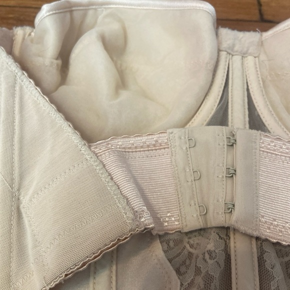 Vtg Lady Marlene34D Beige Lace Corset Bustier Lingerie Strapless Underwire Bra - Picture 8 of 11